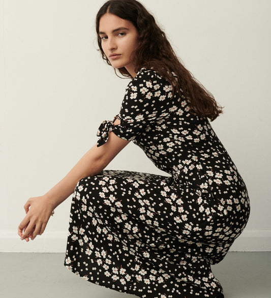 Caley Black Daisy Midi Dress                                     LENZINGâ„¢ ECOVEROâ„¢