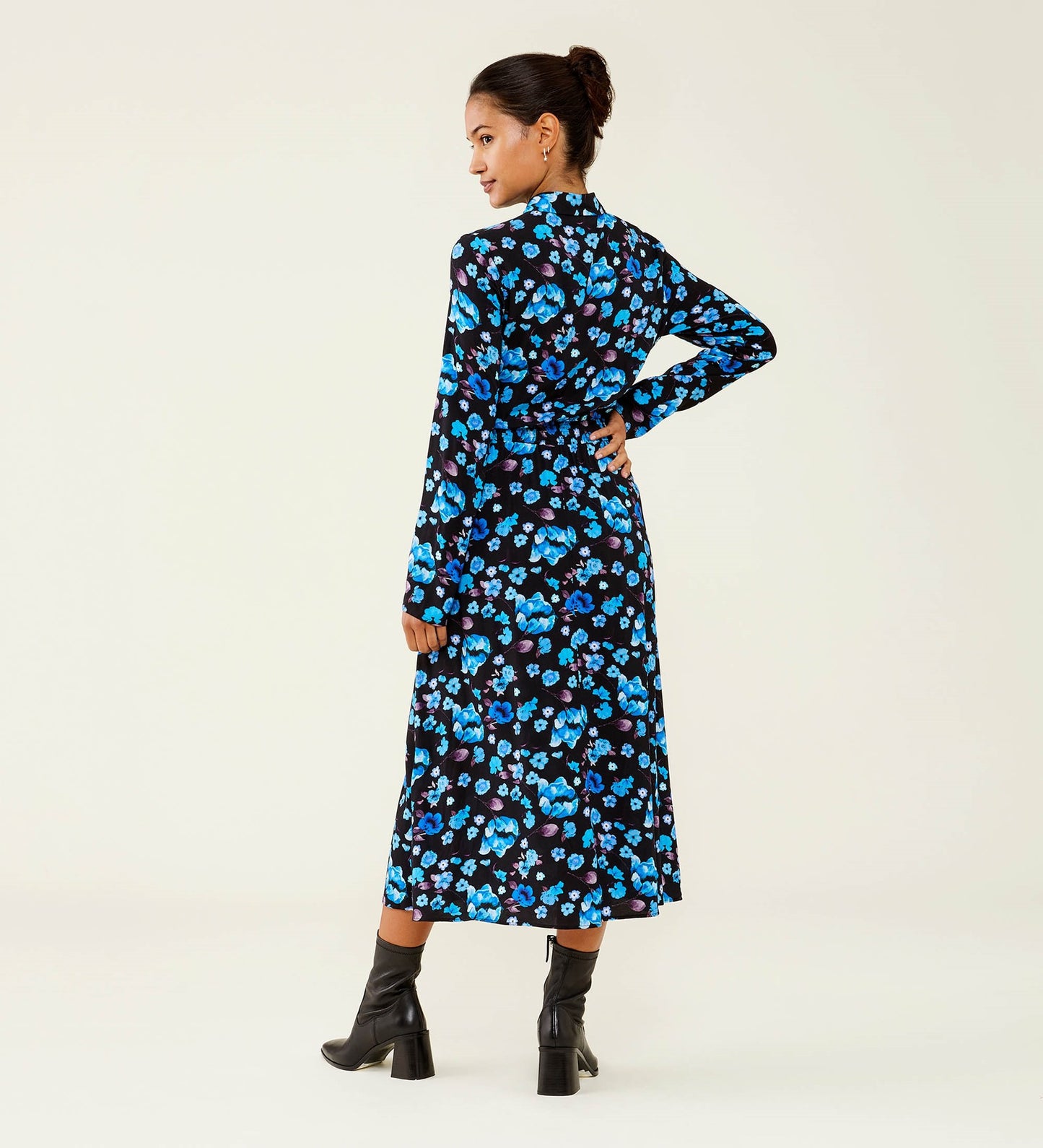 Cassie Blue Floral Midi Dress               LENZINGâ„¢ ECOVEROâ„¢