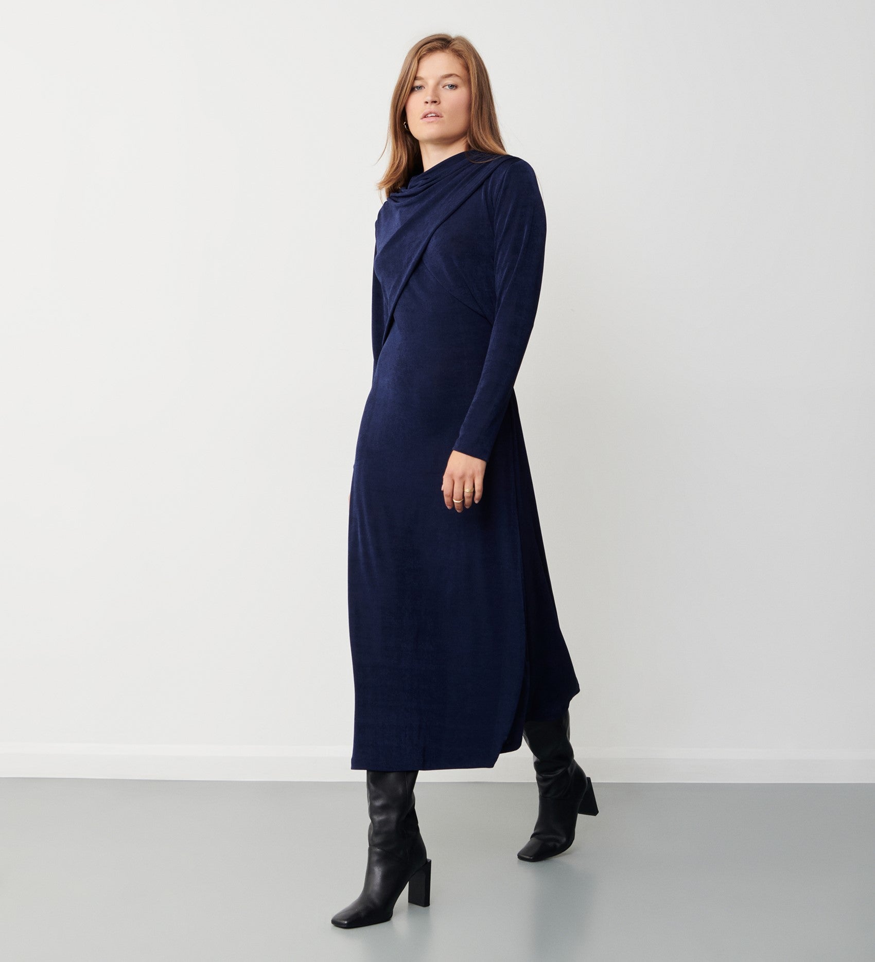 Zoey Navy Jersey Midi Dress – Finery London