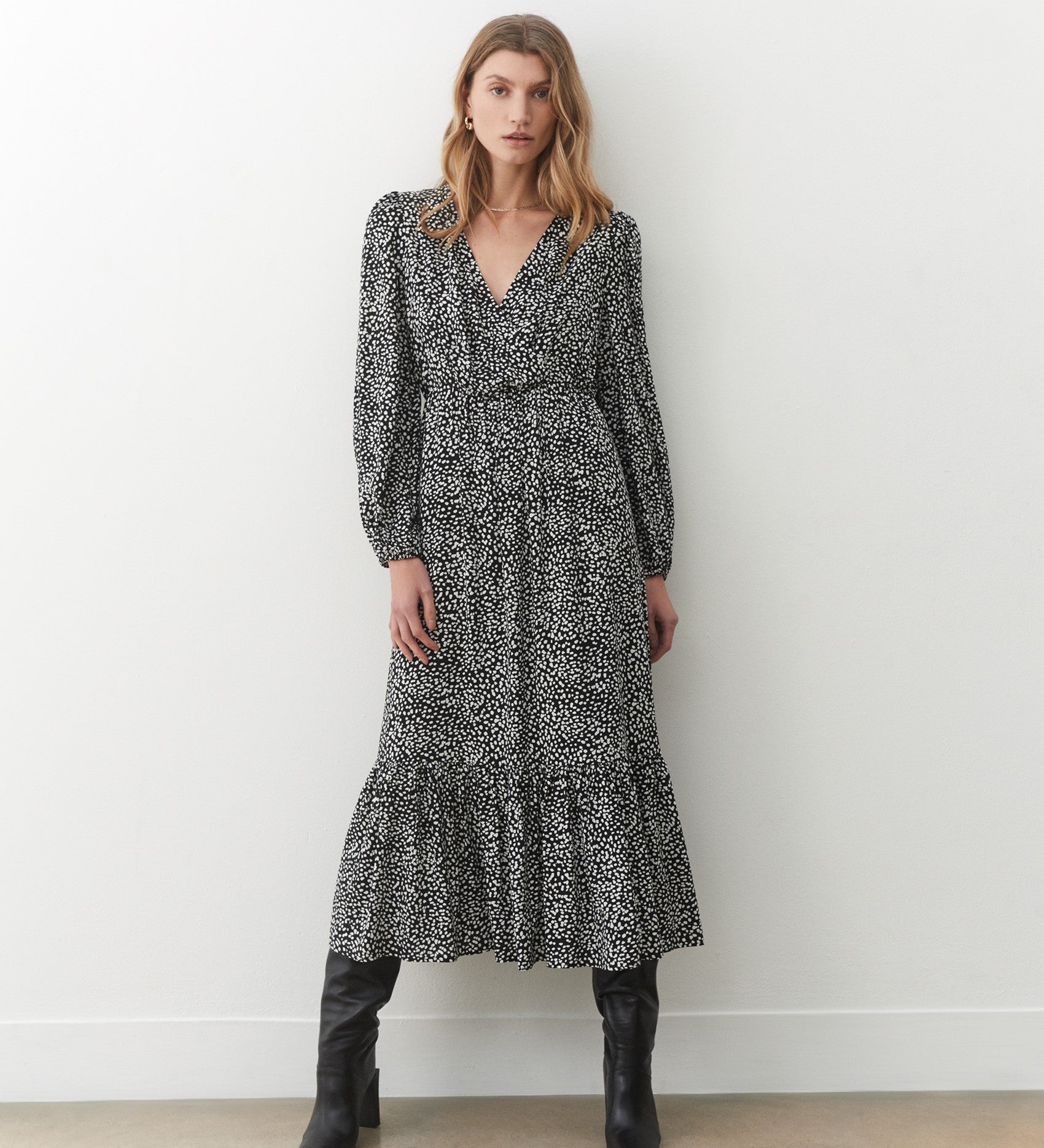 Suzie Black Dot Dress – Finery London