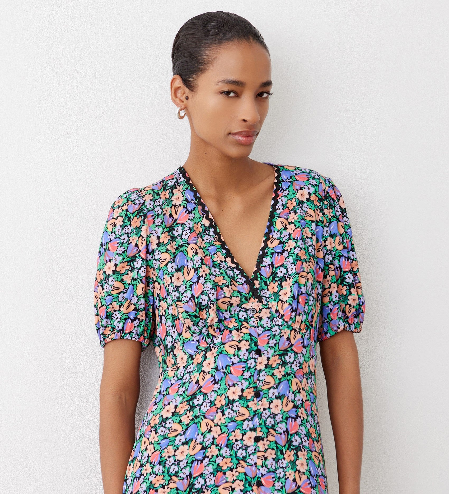 D09F011-327-30379-1700px-