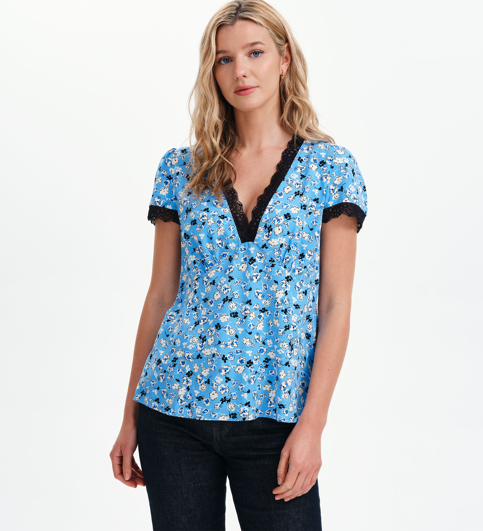 Bluelea ブルレア　Lacy long Tee Lacie Blue Ditsy Lace Trim V-Neck Empire Waist Top – Finery London