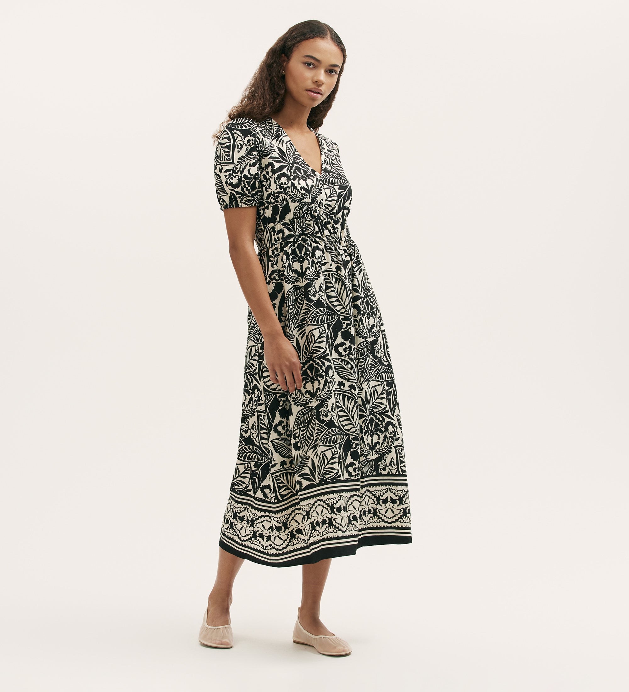 Katerina Black Border Leaf Midi Smock Dress – Finery London