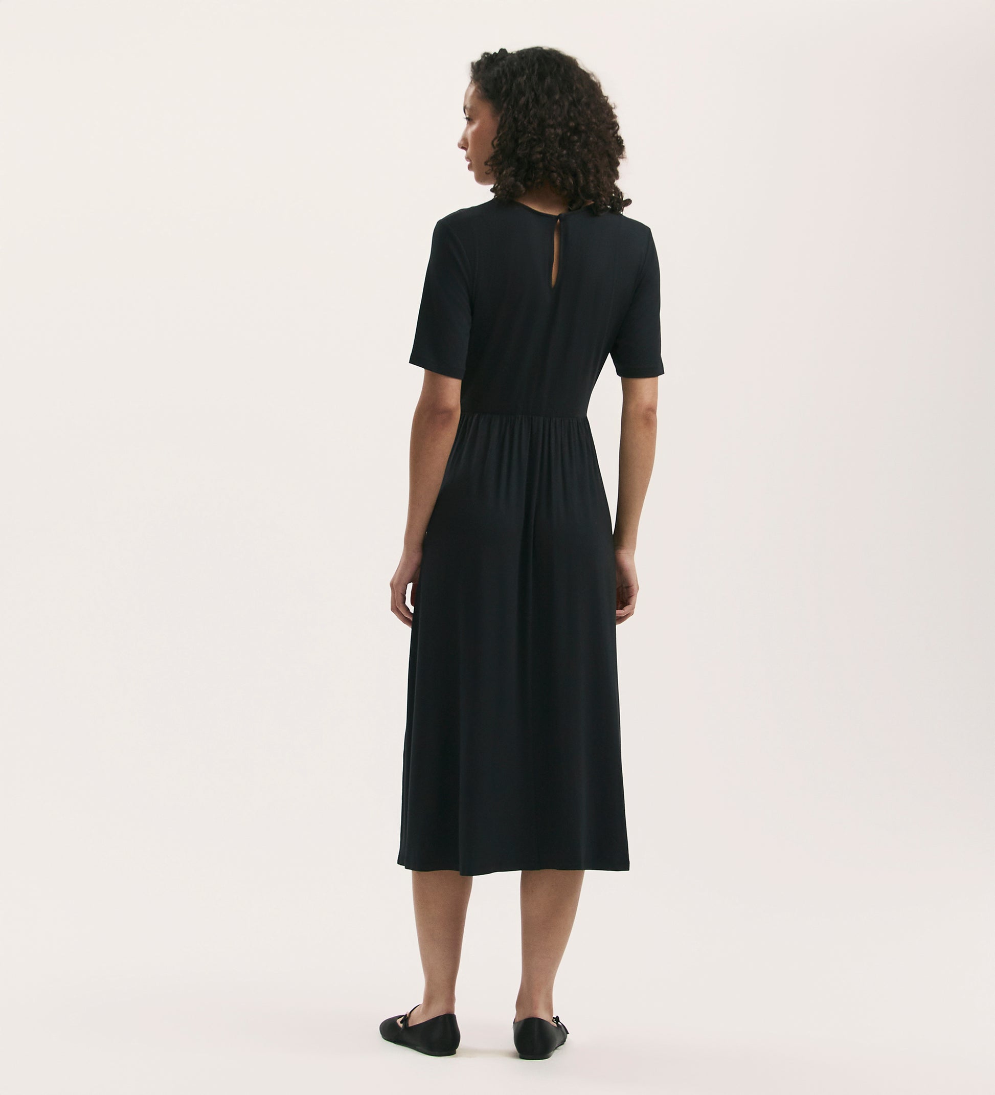 black midi t shirt dress Kathryn Black Jersey Midi T-Shirt Dress – Finery London